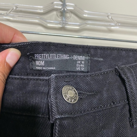 NWT Pretty Little Thing Washed Black Knee Rip Mom Jeans 12 - Picture 3 of 7